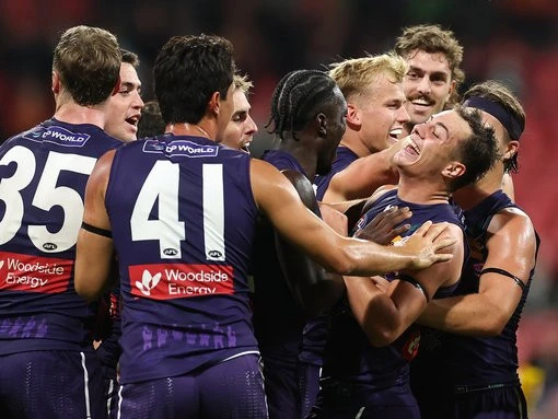 liveFOLLOW ALONG: Dockers eye top eight against Power
