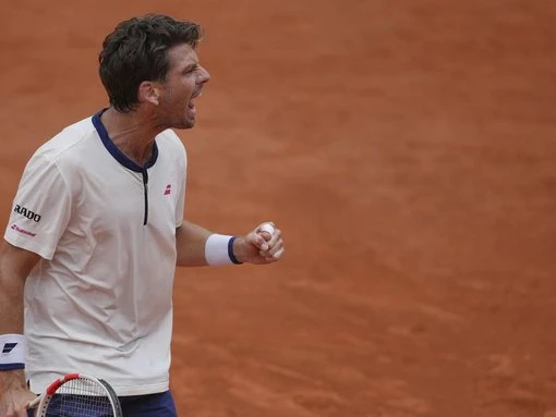 Norrie hands Medvedev rude awakening in Paris surprise