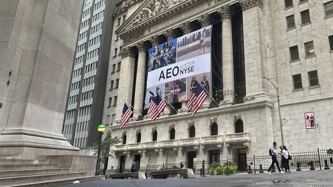 S&P 500 ends near flat but posts big monthly pct gain