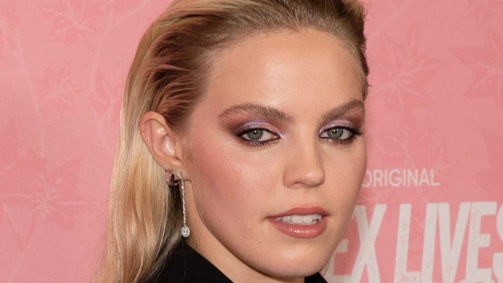 Renee Rapp reveals how her mom chose her 'pop star name'