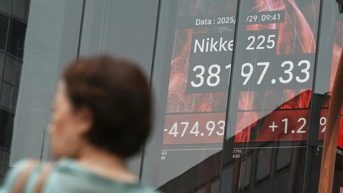Asia stocks fall as US tariffs remain after court twist