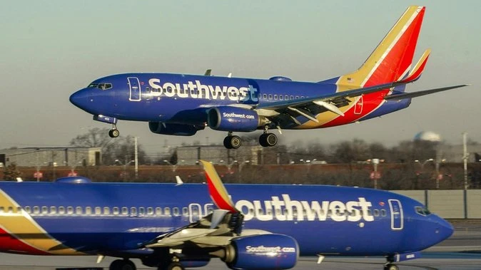 Plane aborts landing in near miss at Chicago airport