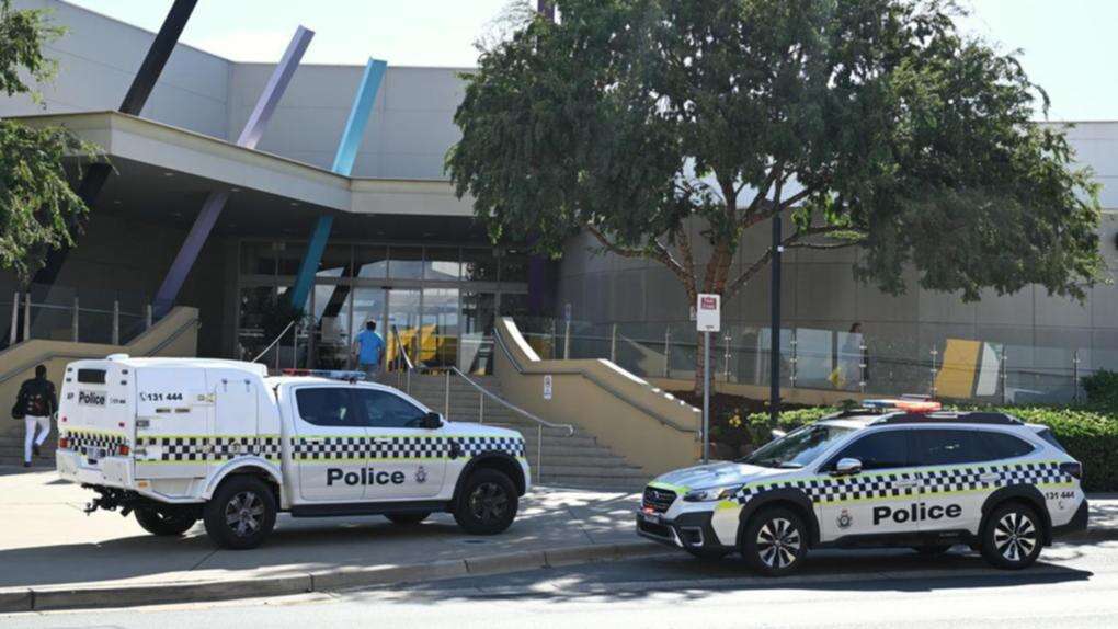 Knife-wielding man puts shopping centre into lockdown