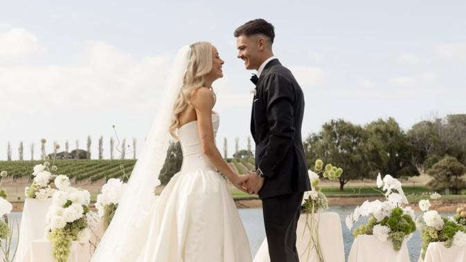 Influencer Em Davies shares stunning wedding pics