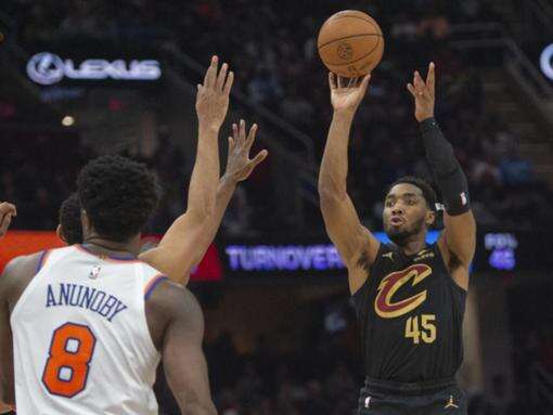 Conference leaders Cleveland, OKC cruise to NBA wins