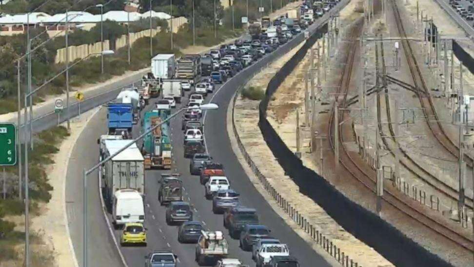 Chaos on major Perth freeway as long weekend kicks off