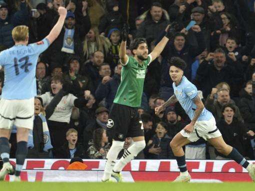 Man City survive scare to reach FA Cup quarter-finals