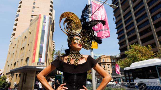 Crowds descend for iconic Mardi Gras parade