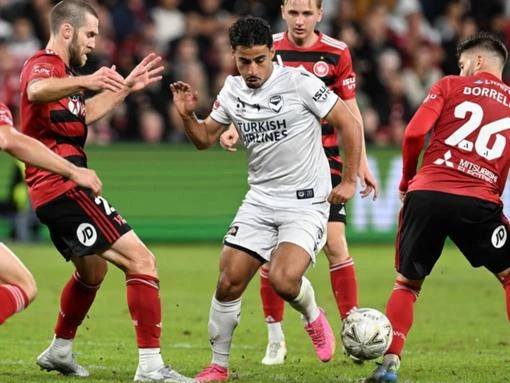 Arzani shines as Victory knock Wanderers out of finals