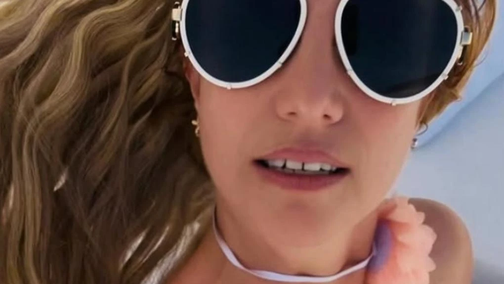 Britney Spears causes fresh fears with topless online video post