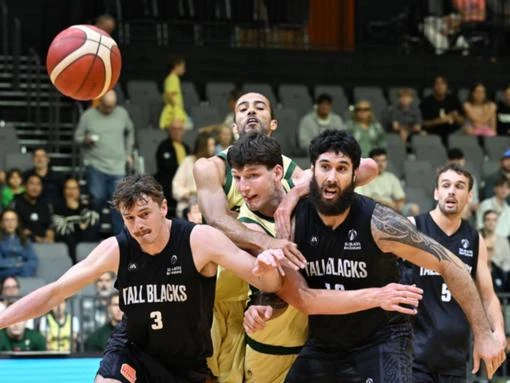 Boomers' comeback falls short, Opals outclass NZ