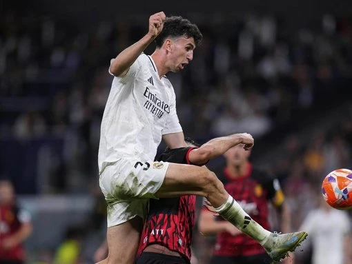 Late Madrid goal delays Barcelona's title celebrations