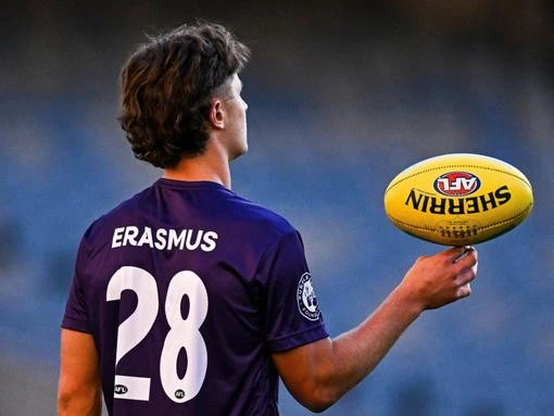 liveFOLLOW LIVE: Under pressure Dockers hope to down hot Pies