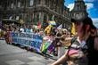 Marche des fiertés à Paris : la mobilisation annuelle pour la défense des droits LGBT+ s’est élancée, sous le signe d’un combat « contre l’internationale réactionnaire »