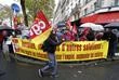 Plusieurs centaines de personnes manifestent à Paris contre les licenciements