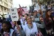 A Buenos Aires, des milliers de personnes défilent après les vétos présidentiels à des hausses de financements publics pour l’université et la santé