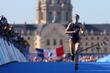 Malgré une frayeur à la nage et un titre retardé, Cassandre Beaugrand sacrée championne du monde de triathlon, après son triomphe lors des JO de Paris 2024