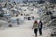 L’armée israélienne continue de bombarder la bande de Gaza, où une aide humanitaire limitée peine à être distribuée