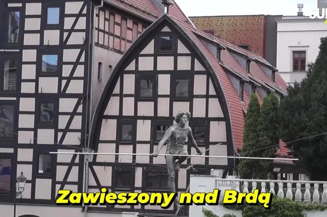 ciekawostki Między niebem a wodą. Rzeźba „Przechodzący przez Rzekę” wciąż zachwyca turystów