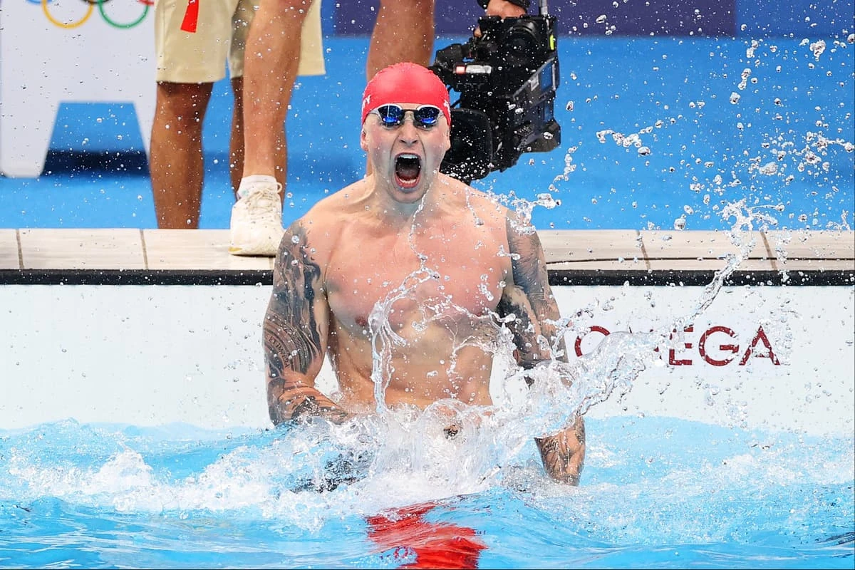 Adam Peaty wins gold for Team GB in 100m breaststroke