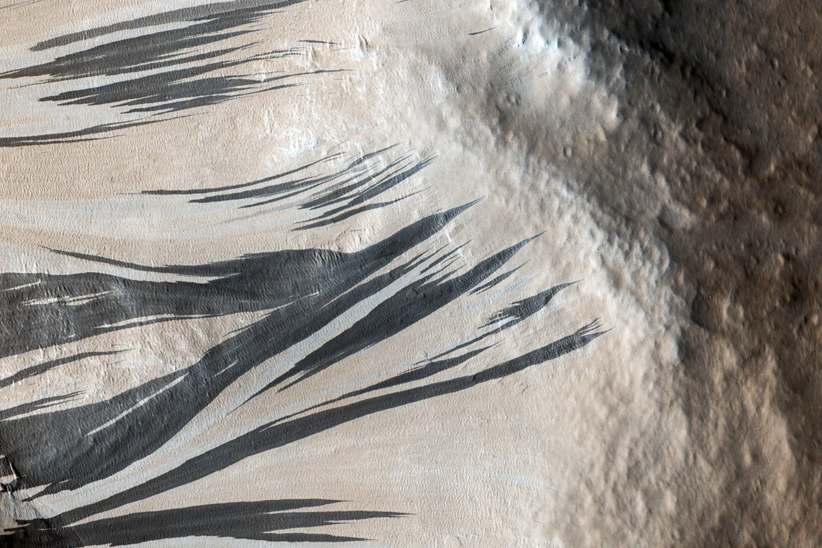 Water on Mars Probably Doesn’t Explain These Weird Streaks