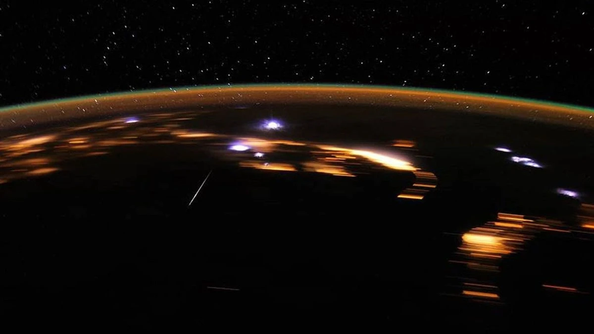 See the spectacular Lyrid meteor shower at its peak