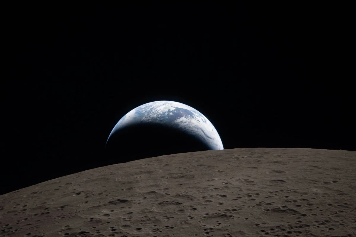 In an echo of Apollo 8, NASA's Artemis II astronauts witness stunning ‘Earthrise’ and ‘Earthset’