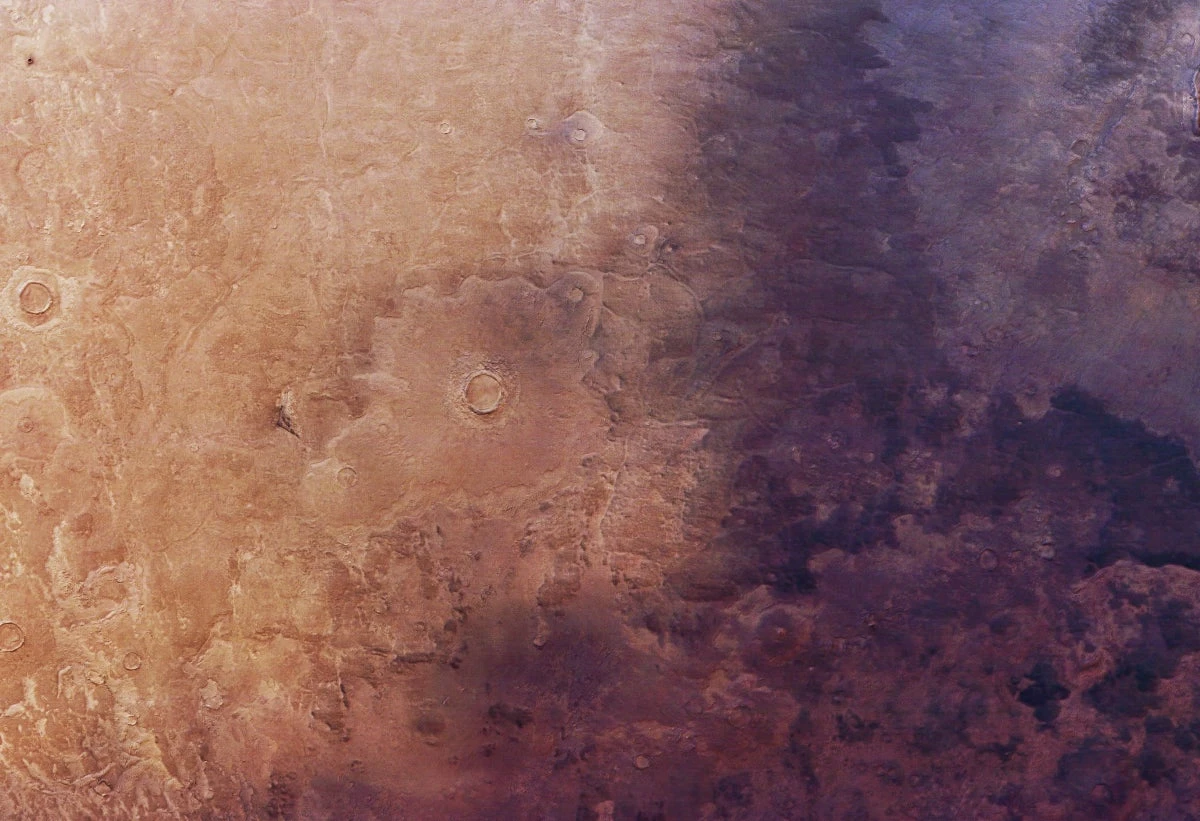 Mars orbiter watches mysterious wave of darkness spread across red planet’s surface