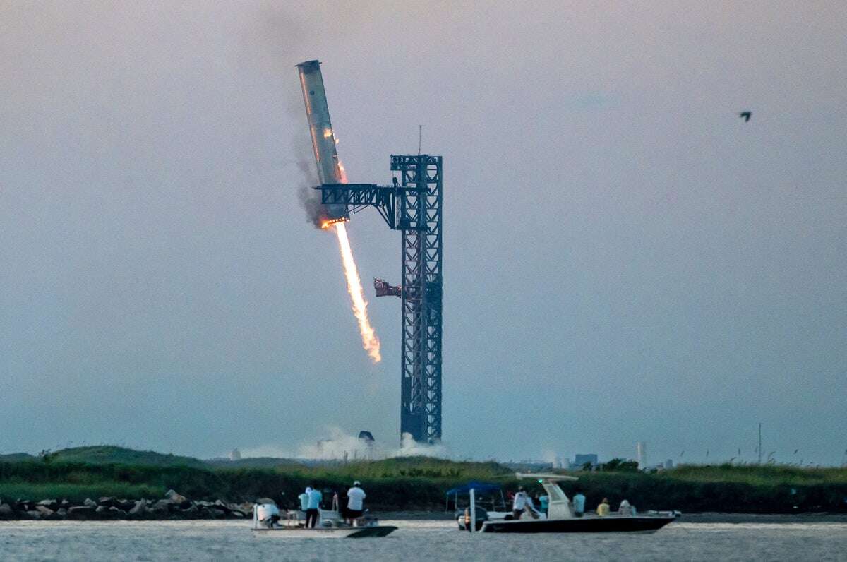 SpaceX Catches a Falling Starship—a First in Spaceflight History