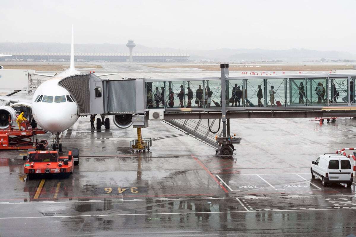 There Are Quicker Ways to Board a Plane--So Why Don't Airlines Use Them?