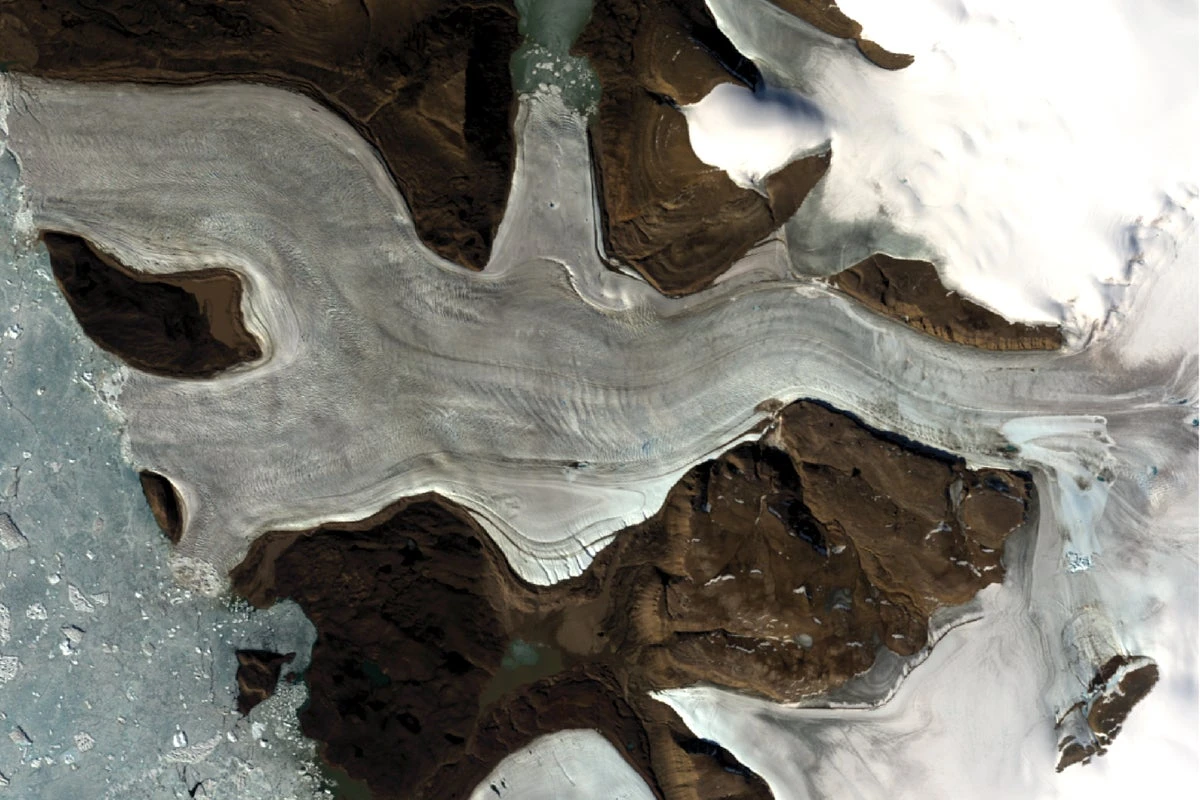 Hidden Greenland Lake Punches through Giant Blocks of Ice in ‘Extremely Surprising’ Event