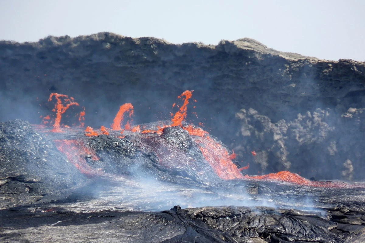Pulsing Magma in Earth’s Mantle Drives Tectonic Plates Tearing Africa Apart