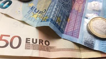 Kursy walut 20.10. Frank i euro mocno w gr, dolar rwnie droeje [kurs dolara, funta, euro, franka]
