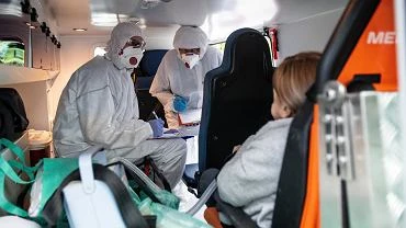 Potwierdzono blisko 4,2 tys. nowych zakae koronawirusem. Przekroczono 3 tys. ofiar COVID-19 w Polsce
