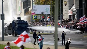 Ponad 100 tys. osb na marszu w Misku. S zatrzymania, suby uywaj armatek wodnych