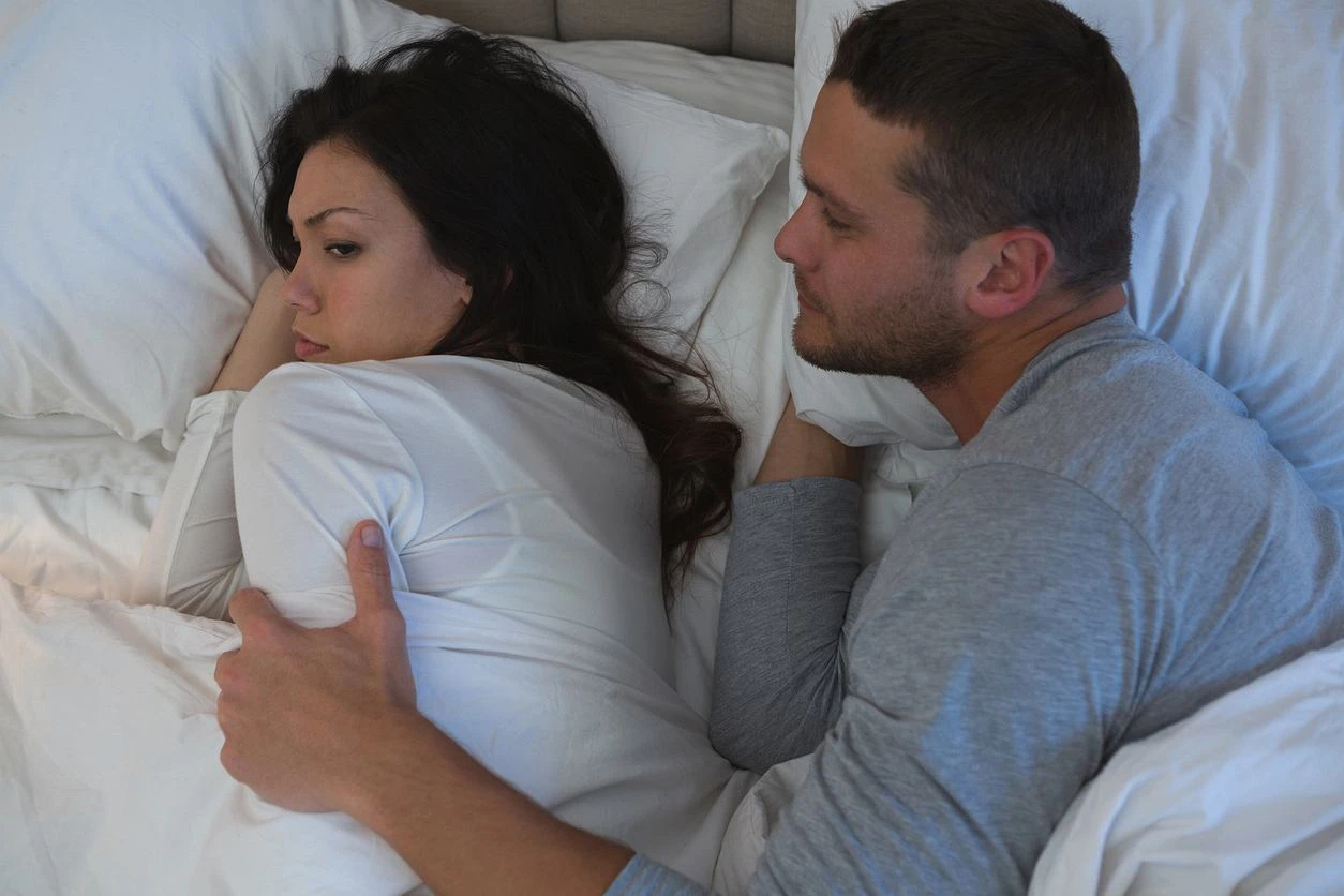 W dzień są zgodnym małżeństwem, a potem biorą 