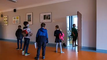 Koronawirus i godziny dla seniorw. Wkrtce zmiana rozporzdzenia przez szkolny absurd