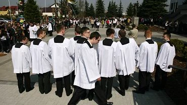Przyszli ksia wybieraj PiS i Konfederacj. Jacy s polscy klerycy?
