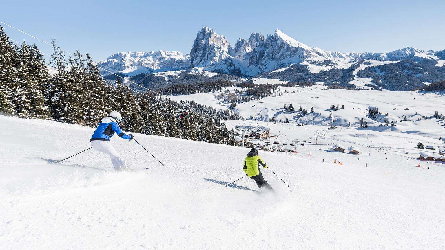 Region Dolomitów Seiser Alm zaprasza na narty na największej w Europie połoninie wysokogórskiej. Zimowy raj w Południowym Tyrolu