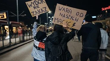 Trwa protest kobiet. Strajk Kobiet domaga si dymisji rzdu