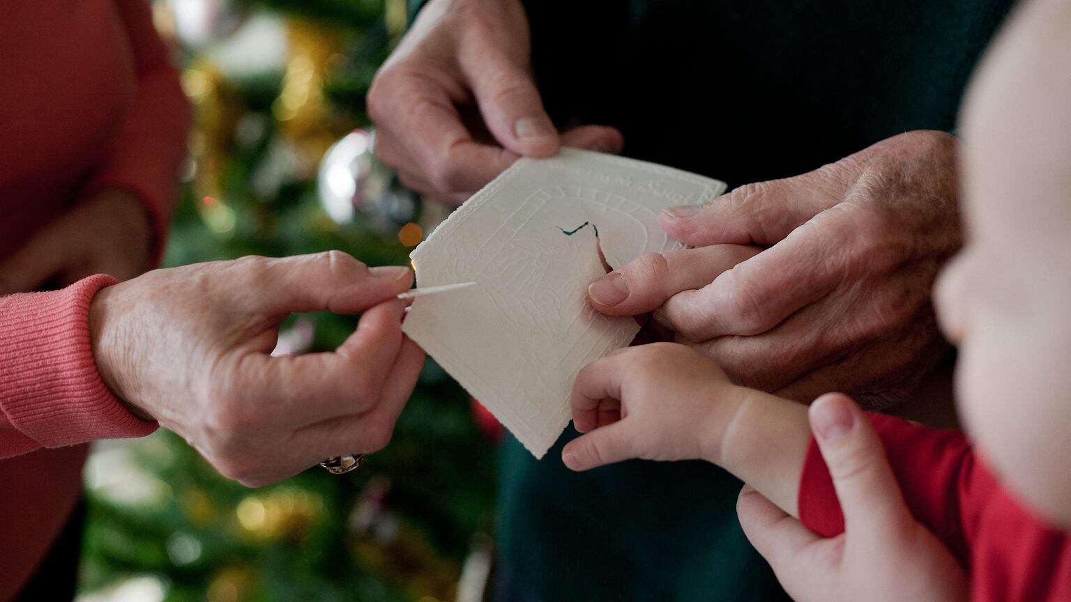 Najpiękniejsze życzenia świąteczne 2024. Pokaż, że pamiętasz o bliskich. Idealne na SMS, Messenger