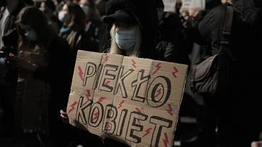 Protesty kobiet trwaj w caej Polsce. Co mona, a czego nie podczas demonstracji i jak si do niej przygotowa?
