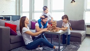 Zmiany w programie 500 plus najpniej od czerwca. Co z waloryzacj? Czy bd bony zamiast gotwki?