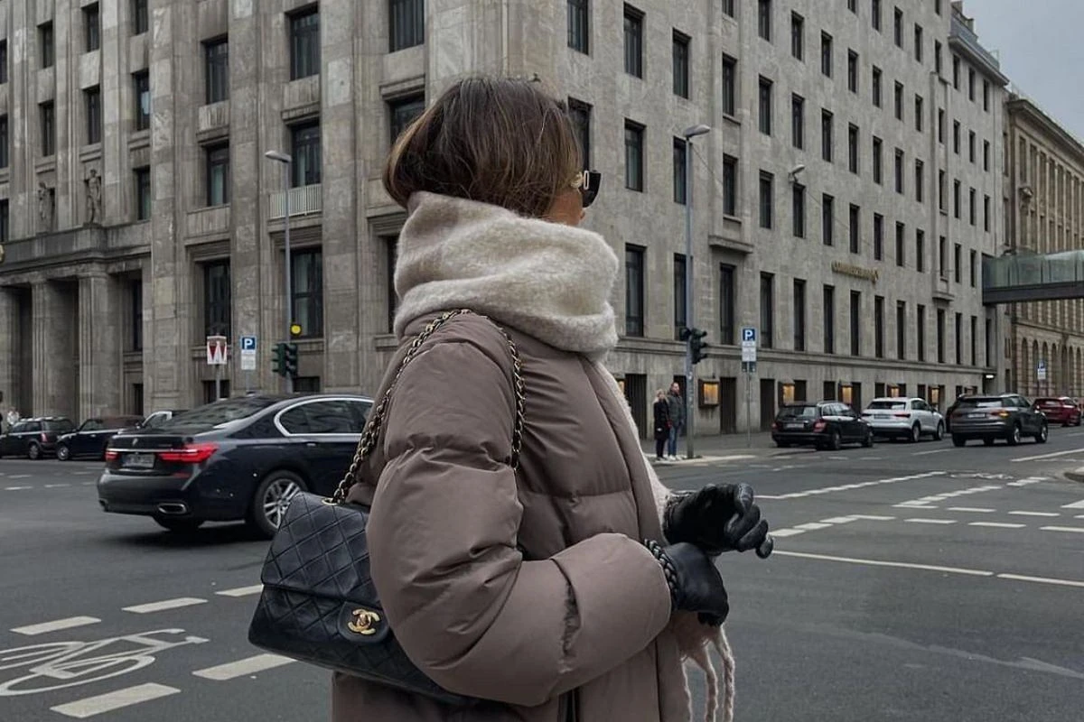 4F ma kurtkę na zimę w wyjątkowo kobiecym kolorze i otulającym fasonie. Cudeńka też w Nike i Adidas