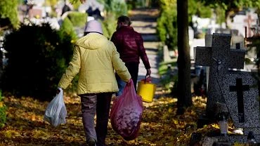 Wszystkich witych i Zaduszki 2020. 2 listopada bdzie dniem wolnym od pracy?