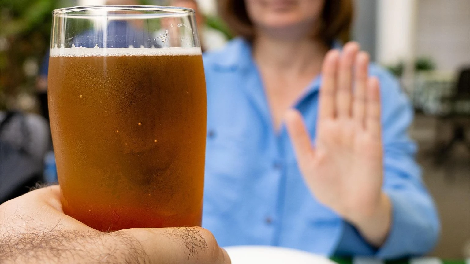 Tylko u nasNie chcÄ piÄ alkoholu, ale w tych sytuacjach nie potrafiÄ odmĂłwiÄ. 