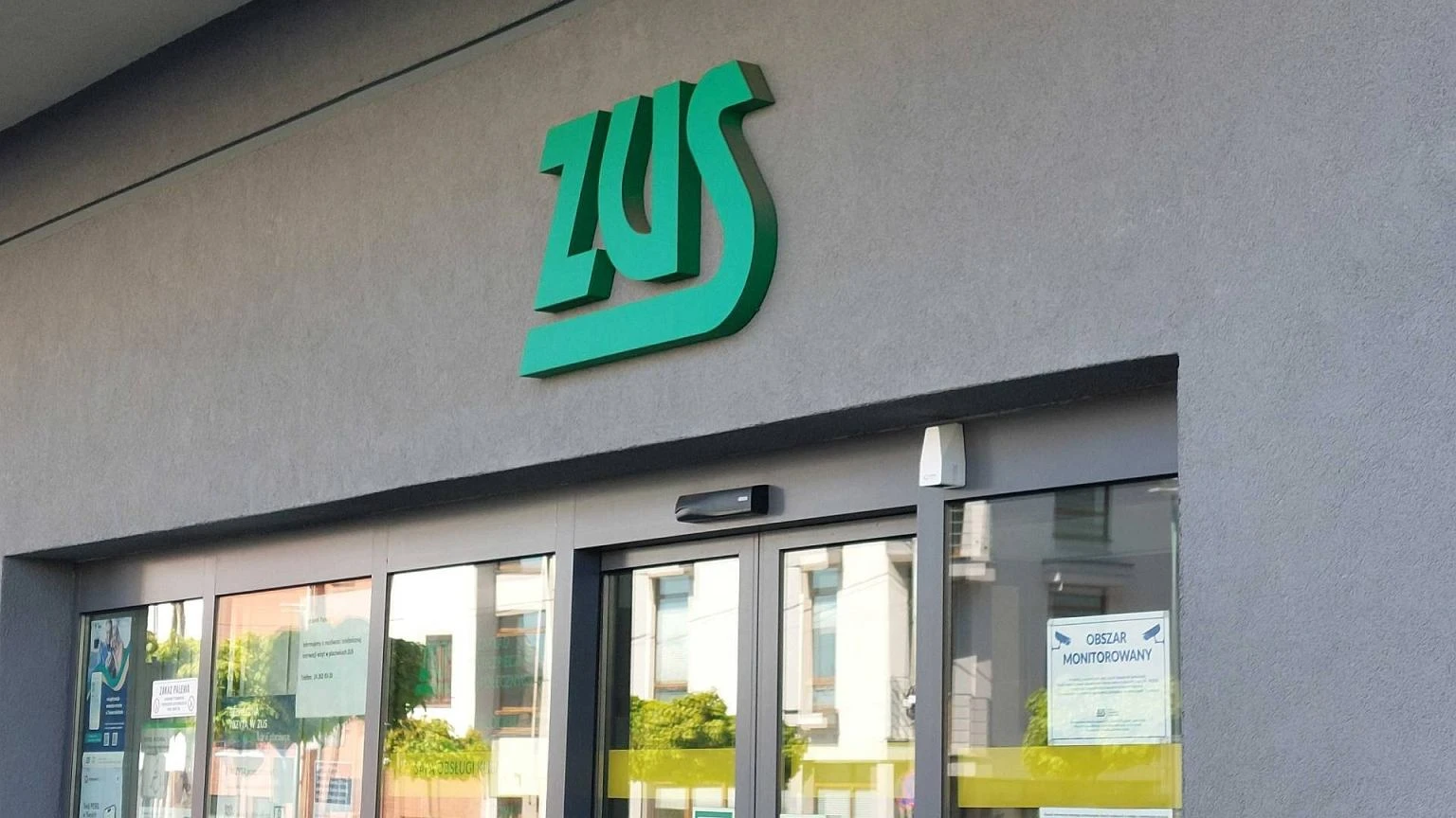 Nawet 4000 zł co miesiąc. Tym seniorom ZUS wypłaci dodatkowe pieniądze po ukończeniu 55 lat