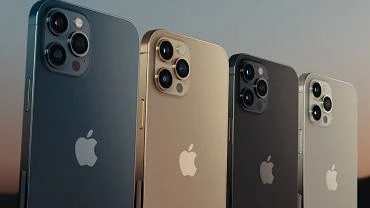 Brak adowarki w iPhonie 12 nie uratuje planety. Apple uprawia klasyczny greenwashing [OPINIA]