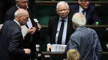 W cieniu ulicznych protestw Sejm przyj przepisy, ktre mog pogry tysice firm. Nowy podatek