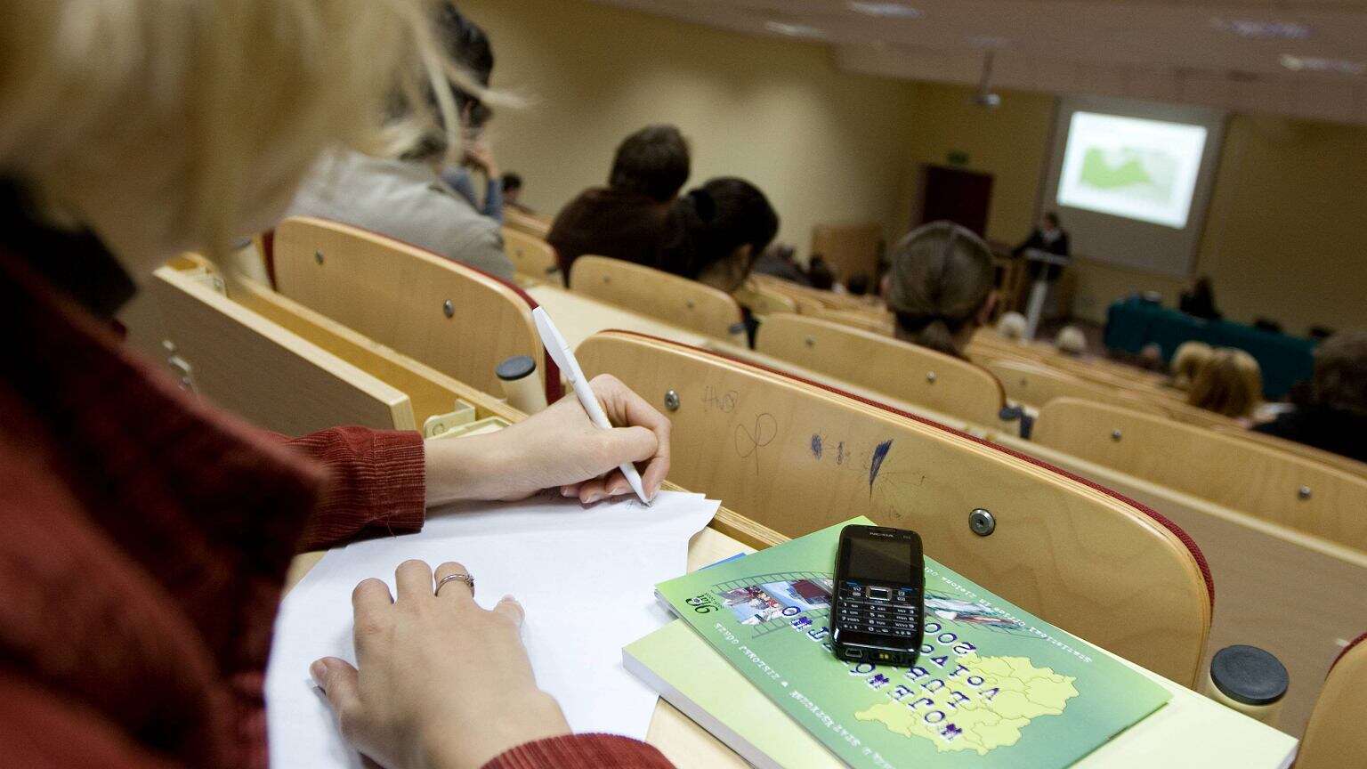 Oburzające zachowanie wykładowcy. Zapraszał studentki na egzaminy wyłącznie w szpilkach